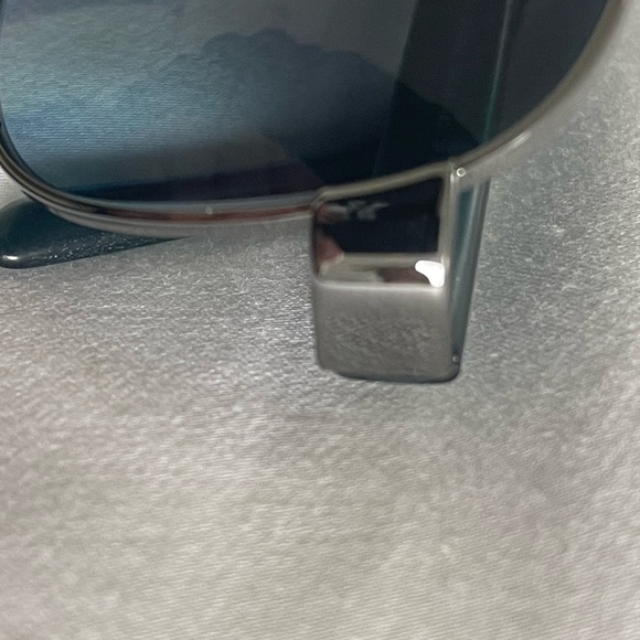 Authentic Burberry sunglasses in excellent condition. Sides are a greenish blue - Picture 6 of 7